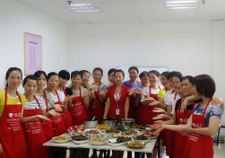 南寧月嫂娘子軍家政致：愛美的寶媽們，春節(jié)不增重你得這樣吃哦！